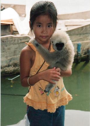 Tonle Sap - Girl with monkey